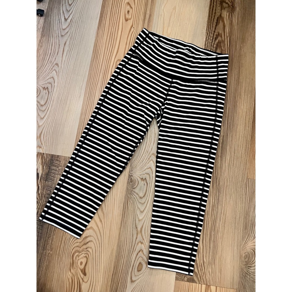 Athleta Black White Striped Cropped Leggings Small Yoga Capri Athleisure Gym